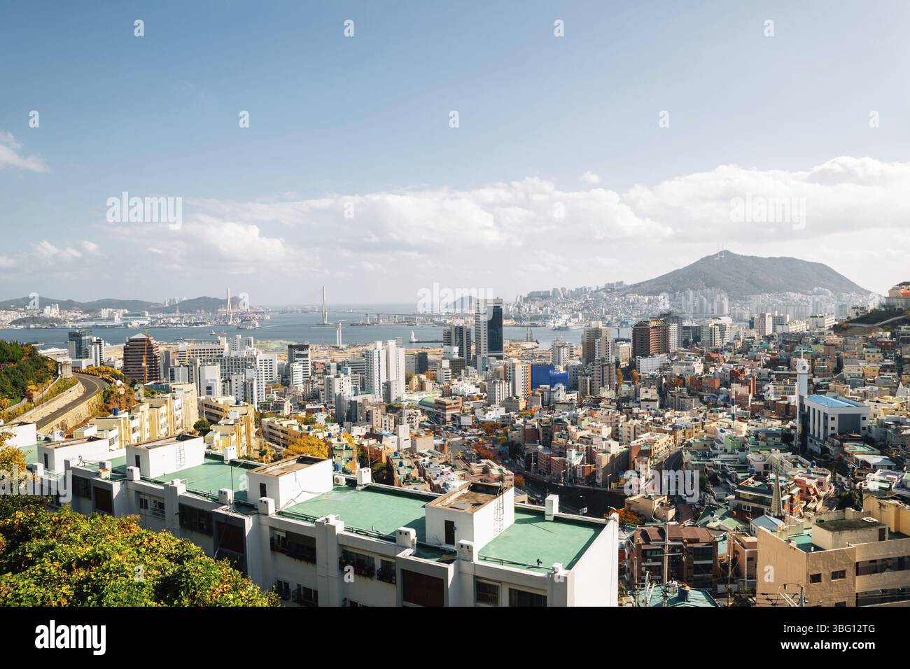 Panoramablick auf Busan Stadt und Meer in Busan, Korea Stockfoto