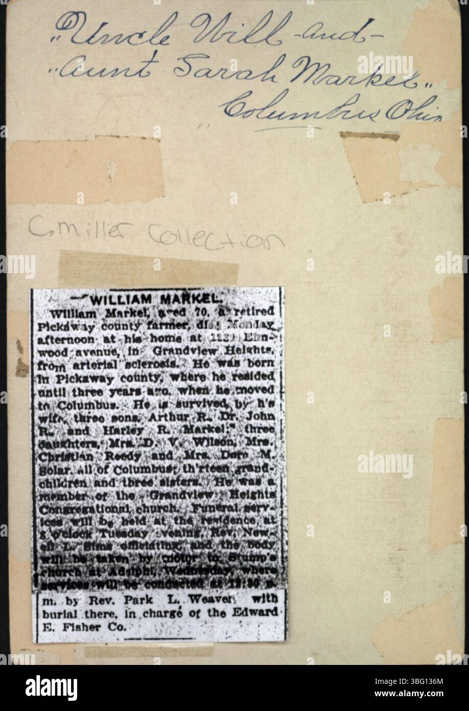 Das fotografische Porträt zeigt William Markel, 70 Jahre alt, einen pensionierten Bauern, und seine Frau Sarah. William trägt einen Sackanzug und eine Fliege, während Sarah ein Kleid mit verzierten Falten trägt. William starb am 23. November 1914 in Grandview Heights, Ohio. Er wurde 1845 im Pickaway County geboren und hatte drei Söhne, drei Töchter und mehrere Enkelkinder. Das Foto wurde von der Bakers Art Gallery aufgenommen. Stockfoto