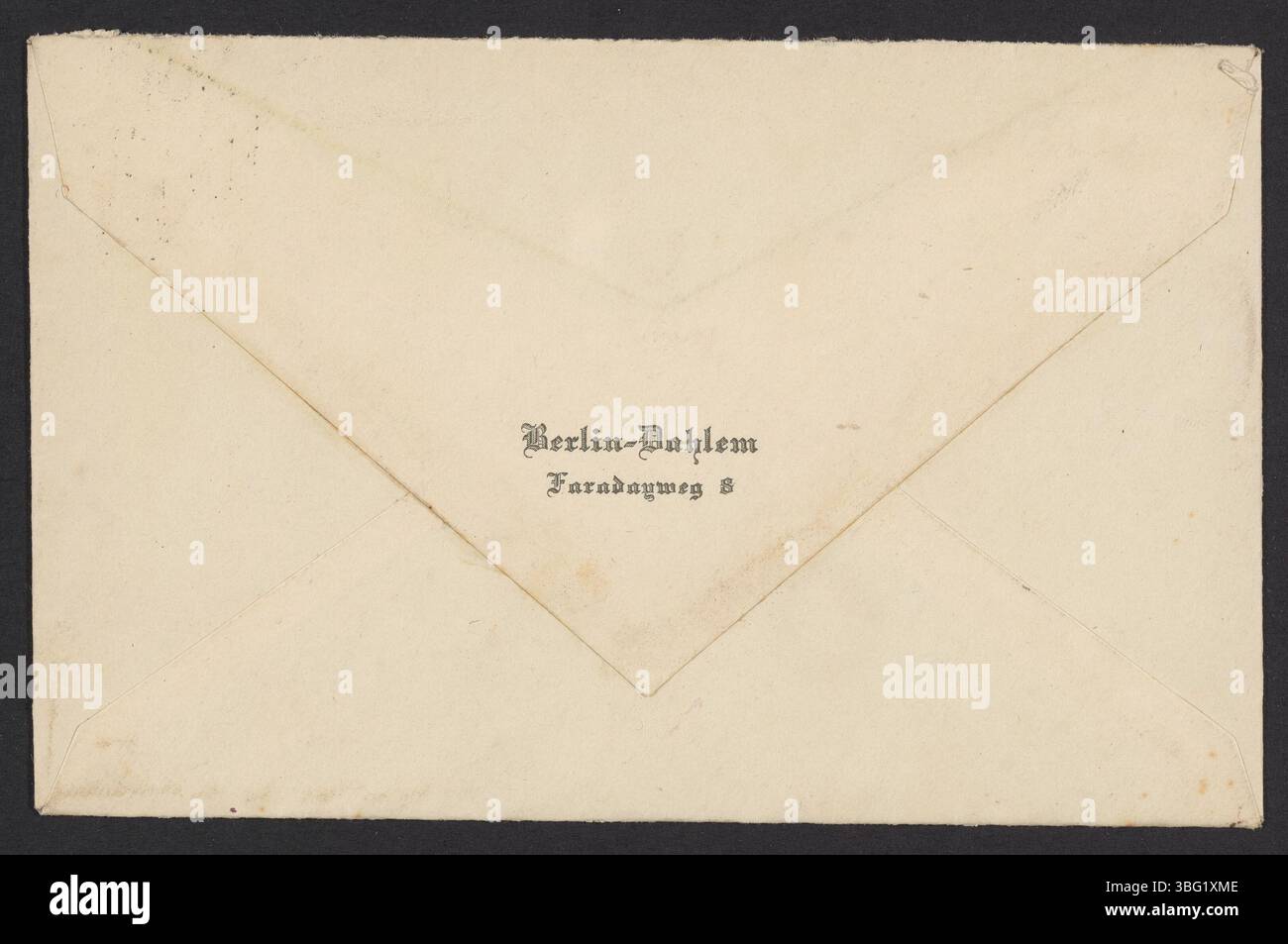 Fritz Haber sandte im April 1918 während des Ersten Weltkriegs einen Briefumschlag an Georg Bredig, der die Korrespondenz zweier bedeutender Chemiker während einer bedeutenden historischen Periode angibt. Stockfoto