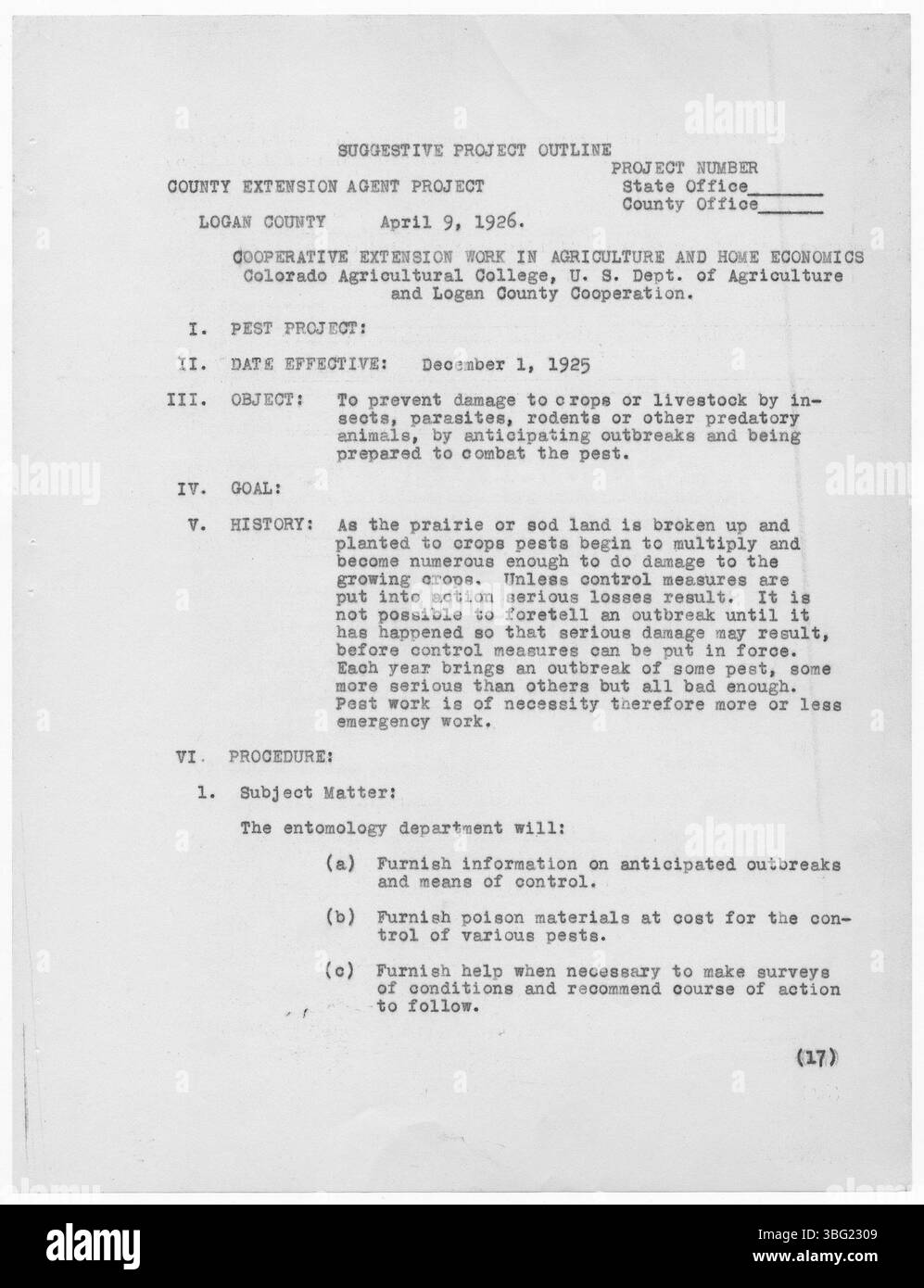 Diese Seite des Jahresberichts 1927 des Logan County Extension Service bietet einen Überblick über die Arbeit des County Extension Agent James E. Morrison und der Assistenten Velma Borschell und Mildred Benton. Es enthält Details über landwirtschaftliche Bildung, ländliche Entwicklung und Gemeindeaktivitäten im Logan County, Colorado. Stockfoto