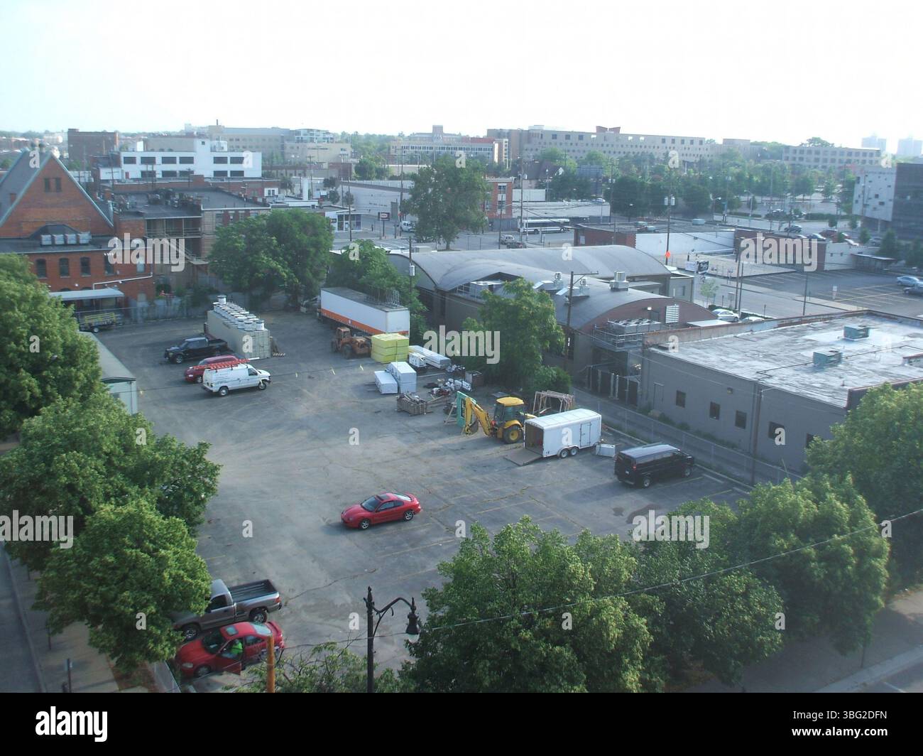 Luftaufnahmen von der East Gay Street in Columbus am 28. Juni 2013 zeigen prominente Gebäude wie das Continental Centre, das Ohio Bell Building und die Nachbarschaft Launch Condominiums. Die Bilder zeigen auch den Bau des Wohnkomplexes in der Normandie an der 325 East Long Street. Stockfoto