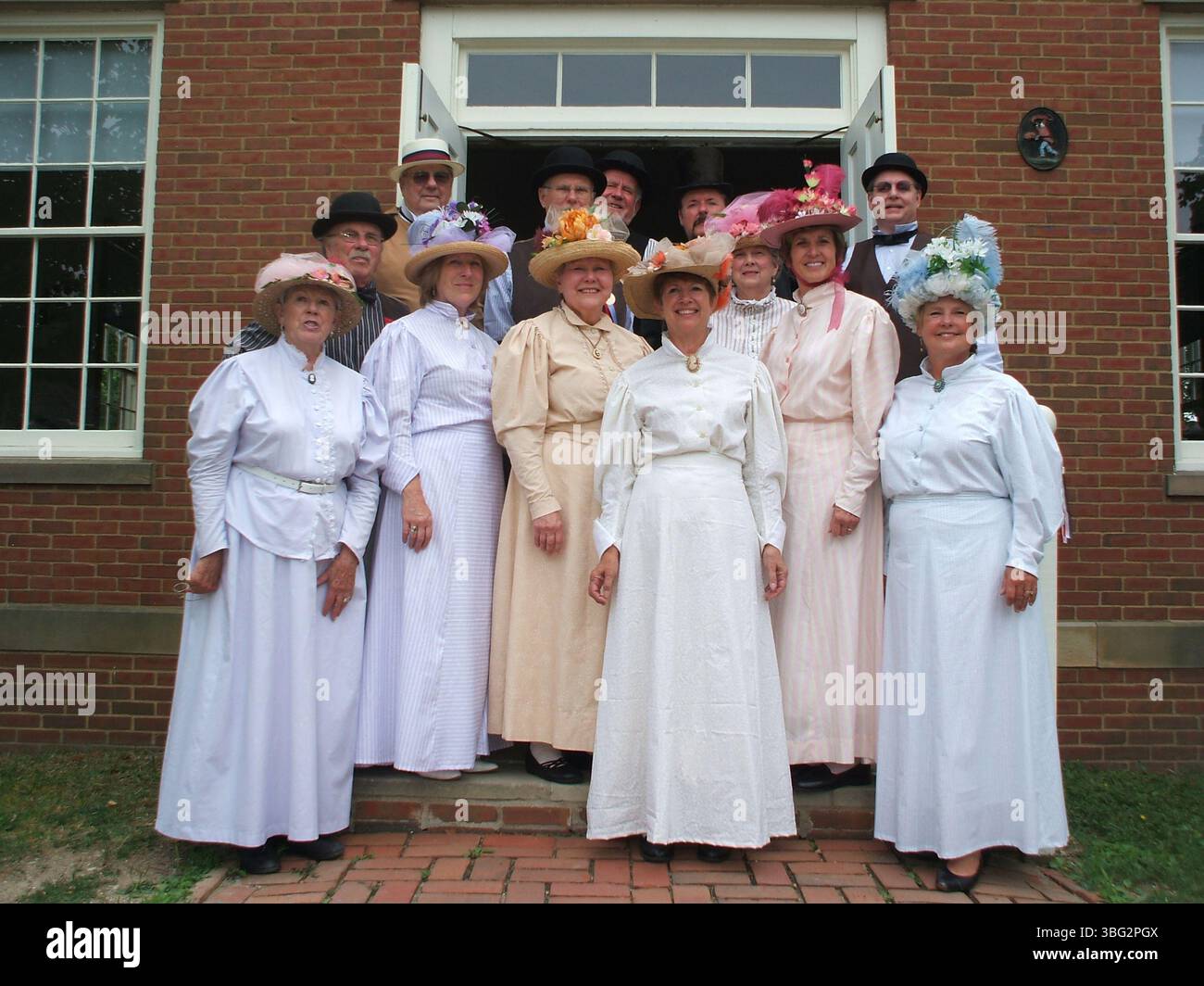 Die Ohio Village Singers, eine Gruppe, die frühe amerikanische Lieder aufführt, sind hier am 4. Juli 2009 im Ohio Village zu sehen. Die Sänger, darunter Jim Mason, Fred Iseringhausen und andere, treten seit 1974 auf und konzentrieren sich auf Musik vom Unabhängigkeitskrieg bis zum Bürgerkrieg. Stockfoto