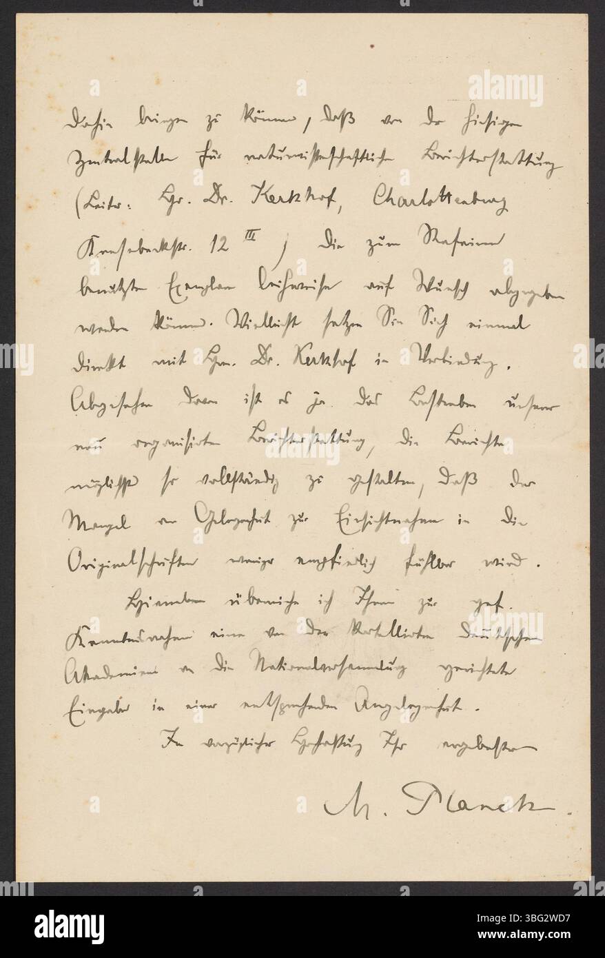 Max Planck schreibt an Georg Bredig über die Einrichtung eines neuen Leihdienstes für fremdsprachige wissenschaftliche Zeitschriften im Zentralamt für wissenschaftliche Berichterstattung, der den Zugang zu internationaler Forschung verbessern soll. Stockfoto
