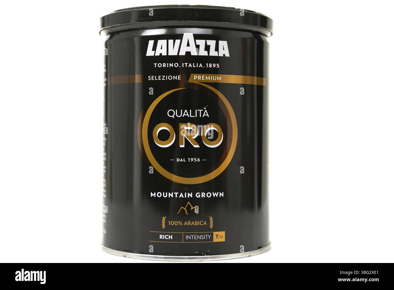 MINSK, WEISSRUSSLAND - 14. Oktober 2021: Dose aus gemahlenem italienischen Kaffee Lavazza Qualita ORO, Arabica Stockfoto