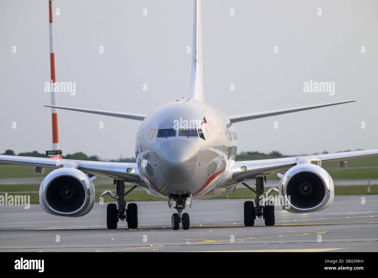 Praag, Niederlande, 2025 20.06.28 20:58:28 PRAG, 03-06-2025, Flughafen Václav Havel PragueKönig Willem Alexander und Königin Máxima besuchen die Tschechische Republik auf Einladung des Präsidenten. FOTO: NLBeeld/Patrick van EmstIn dem Foto: Ankunft des Königspaares am Flughafen Václav Havel Prag Credit: NL Beeld / Patrick van EMST Stockfoto