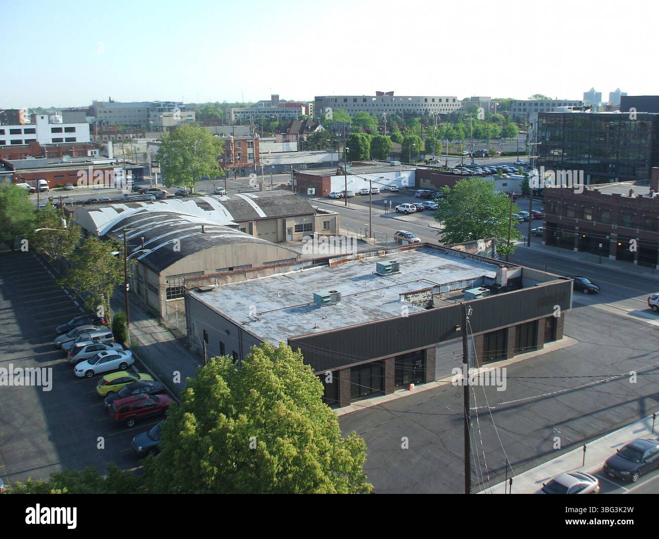 Luftaufnahmen vom 30. April 2010 mit Blick auf die East Gay Street, in der Nähe der North 6th Street. Die Bilder zeigen das Continental Centre, das Ohio Bell Building und das rote Backsteingebäude der East Gay Street von 306. Der Bau von Wohnanlagen in der Nachbarschaft und die KUNSTSKULPTUR sind ebenfalls zu sehen. Stockfoto