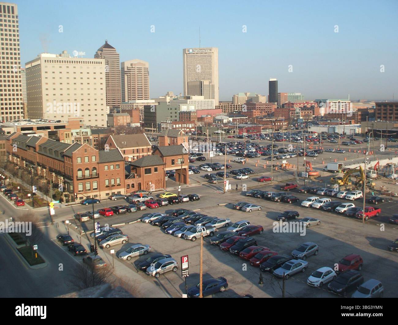 Luftaufnahmen von der East Gay Street in Columbus, Ohio, aufgenommen am 29. März 2013, auf denen das Continental Centre in der 150 East Gay Street, das Ohio Bell Building in der 111 North 4th Street und die Nachbarschaft Launch Condominiums enthüllt werden. Die Bilder zeigen auch die East Gay Street 306, in der Stewart Jaffy & Associates untergebracht ist, sowie die Baustelle für die Normandie, ein Apartmentkomplex in der East Long Street 325. Stockfoto