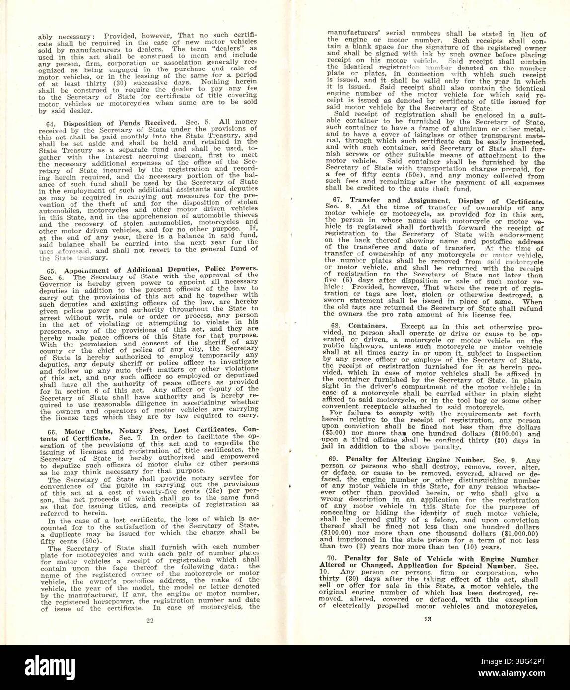 Diese Publikation aus dem Jahr 1932 beschreibt Kraftfahrzeug- und Straßenverkehrsgesetze in Indiana und beschreibt Fahrzeugzulassung, Zulassung, Gebühren, Straßenbeschilderung, allgemeine rechtliche Fakten und ein Index. Stockfoto