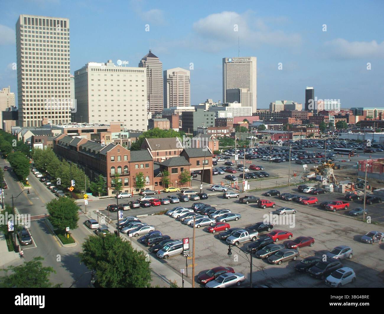 Luftaufnahmen der East Gay Street in Columbus am 28. Juni 2013. Die Bilder zeigen mehrere prominente Gebäude, darunter das Continental Centre, das Ohio Bell Building und die Nachbarschaft Launch Condominiums auf der Nordseite der Gay Street, östlich der 4th Street. Stockfoto