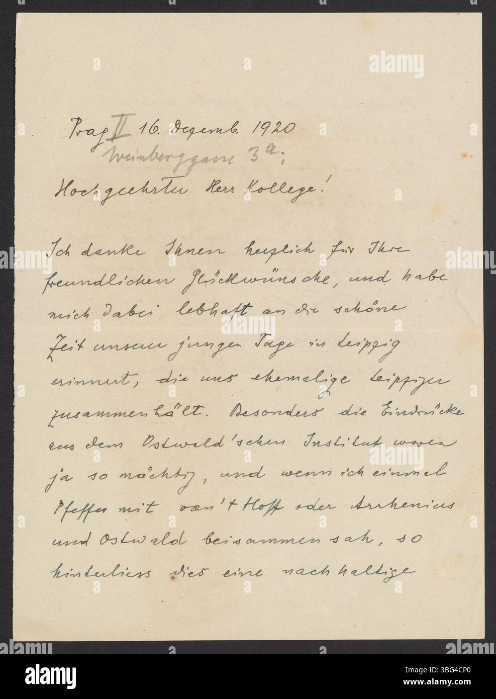 In diesem Brief vom 16. Dezember 1920 erinnert Fritz Haber gemeinsam mit Georg Bredig an ihre Studienzeit in Leipzig und erinnert an den starken Eindruck, den ihre Professoren und Mentoren auf ihnen hinterlassen haben. Der Brief bietet einen Einblick in die Beziehung zwischen diesen beiden prominenten Persönlichkeiten auf dem Gebiet der Chemie. Stockfoto