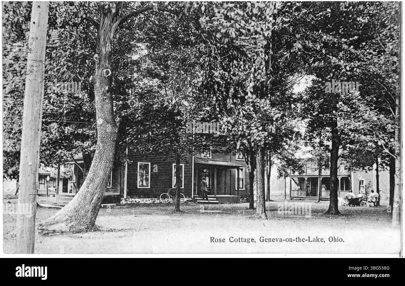 Ein historisches Bild früherer Cottages im Sommerresort Genf-on-the-Lake, Ohio, am Eriesee, zeigt den malerischen architektonischen Stil der damaligen Zeit. Stockfoto
