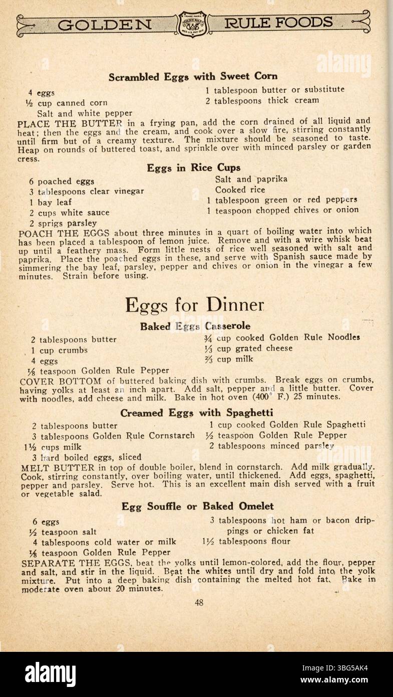 Dieses Kochbuch aus dem Jahr 1930 wurde von Citizens' Wholesale Supply Company erstellt, um Lebensmittel der Golden Rule durch verschiedene Rezepte für Heimkoche zu fördern. Es bietet Einblicke in die Kochstile des frühen 20. Jahrhunderts. Stockfoto