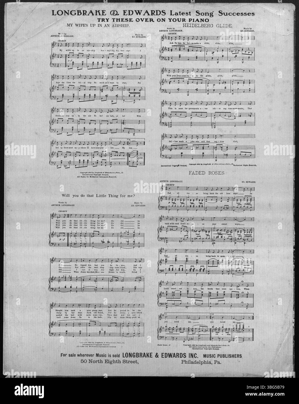 „Sunshine“ (1911) zeigt nach wie vor ein indianisches Paar in einem Kanu bei Sonnenaufgang, mit einem Foto von Ruth Curtiss, das die Verbindung zwischen Kultur und Kunst weiter unterstreicht. Stockfoto