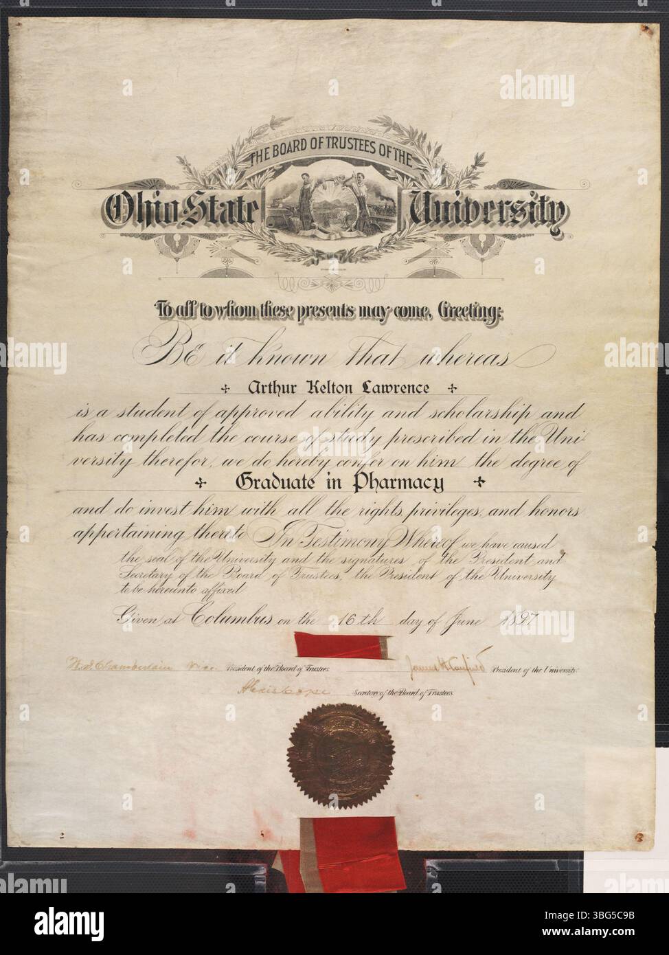 Dieses Zertifikat vom 16. Juni 1897 bestätigt Arthur Kelton Lawrence den Abschluss der Ohio State University School of Pharmacy. Lawrence war der Sohn eines entflohenen Sklaven und praktizierte über 30 Jahre als Apotheker und Arzt in Columbus, Ohio. Stockfoto