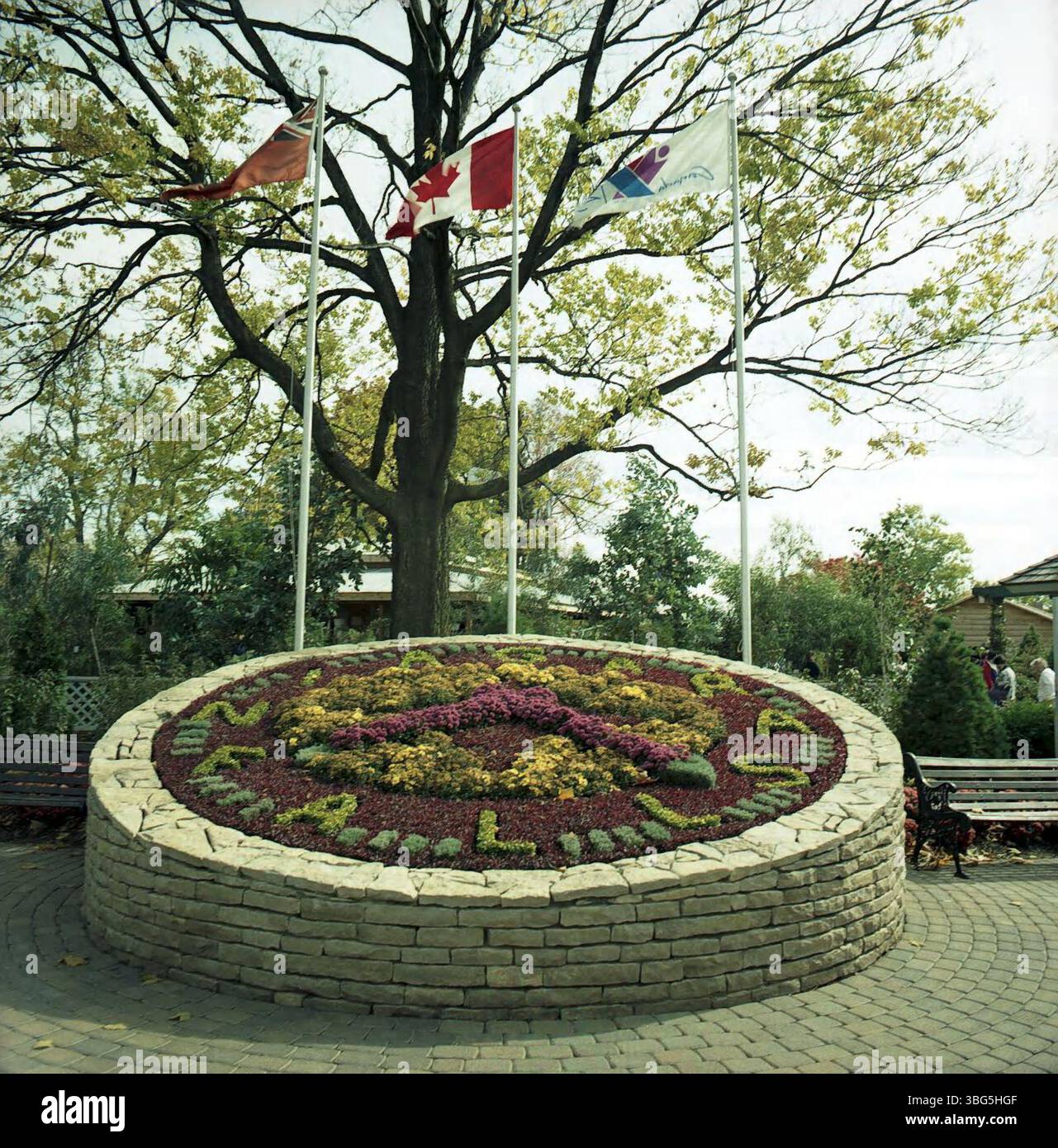 Dieses Bild zeigt eine Szene aus der Ameriflora '92-Ausstellung, einer internationalen Veranstaltung im Franklin Park, Ohio, die vom 20. April bis 12. Oktober 1992 globale Gartenbauausstellungen zeigte. Stockfoto