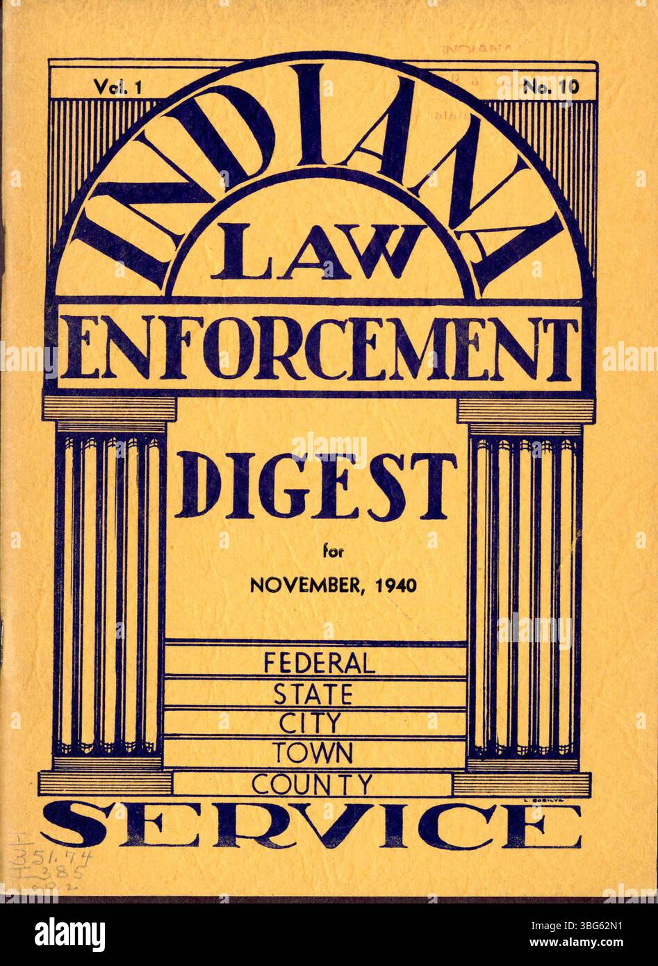 Diese Ausgabe des Indiana Law Enforcement Digest vom November 1940 dokumentiert Polizeiaktivitäten, Kriminalstatistiken und gesuchte einzelne Bulletins. Stockfoto