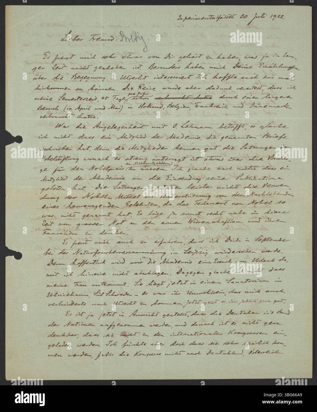 In diesem Schreiben von Svante Arrhenius an seinen Kollegen Georg Bredig vom 20. Juli 1922 geht Arrhenius auf die Verleihung des Nobelpreises ein. Er äußert sich auch besorgt über die begrenzten Mittel, die europäischen Wissenschaftlern nach dem Ersten Weltkrieg zur Verfügung stehen, und hofft, Bredig auf einer Naturwissenschaftskonferenz in Leipzig im Laufe des Jahres treffen zu können. Stockfoto