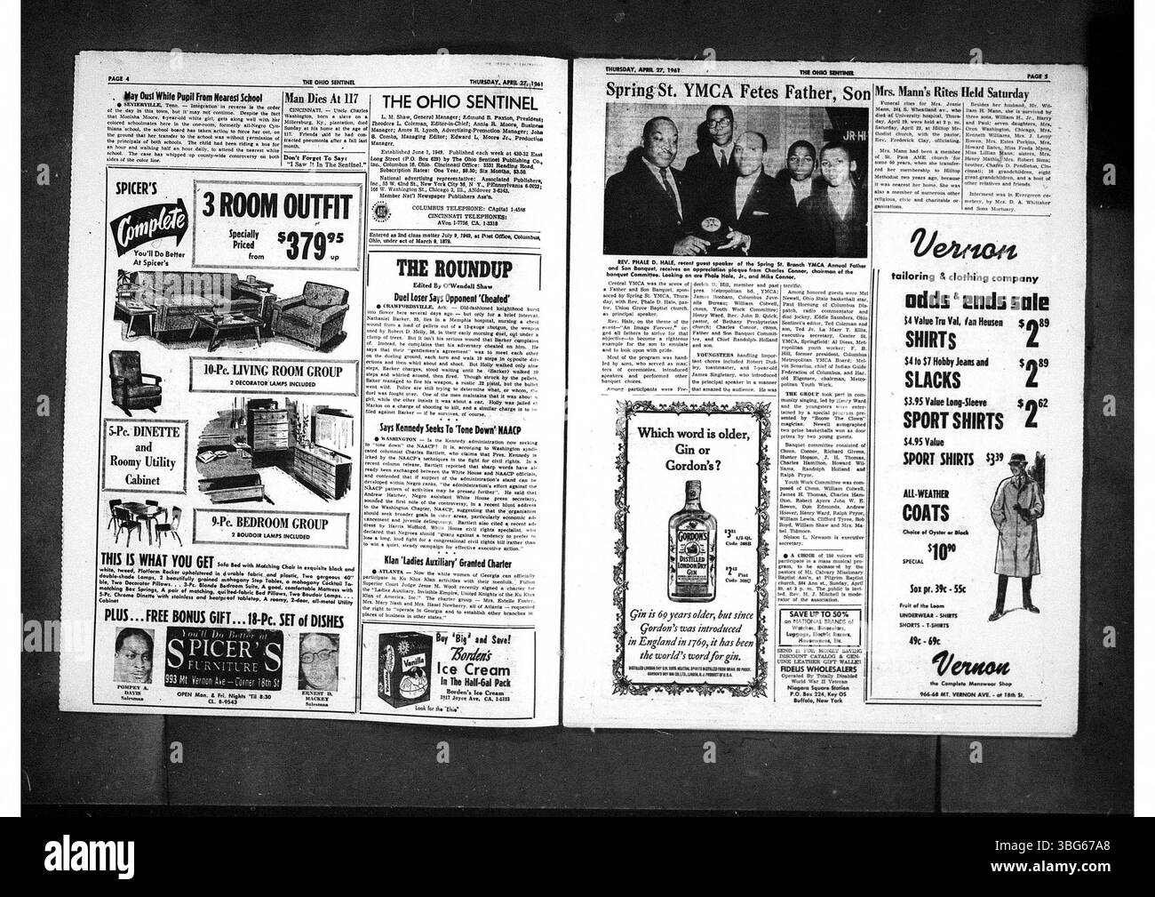 Das Ohio State Sentinel, eine wöchentliche Publikation seit 1949, diente der afroamerikanischen Gemeinde in Columbus, Ohio. Im April 1961 konzentrierte sie sich auf Bürgerrechte, politisches Engagement und soziale Gerechtigkeit, die die lokalen und staatlichen Gemeinden in Ohio betreffen. Stockfoto