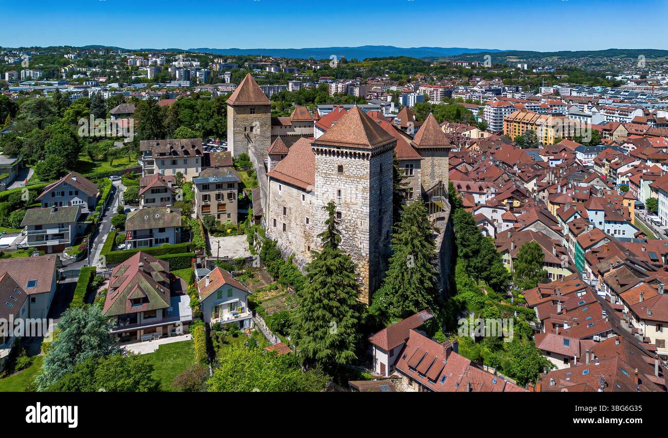 Aus der Vogelperspektive des Schlossmuseums von Annecy, einer Stadt am See in Haute-Savoie, Auvergne-Rhônes-Alpes, Frankreich Stockfoto