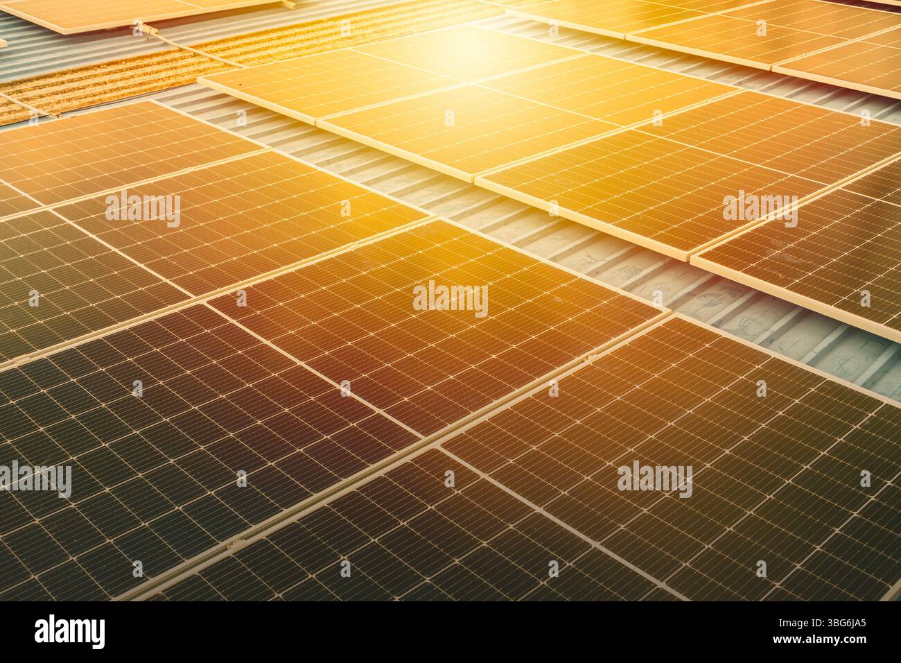 Solarzelle oder Sonnenkollektor Moderne Technologie für die Energiewende, alternative Energiequelle zur Einsparung von Umwelt, Photovoltaik-Modul Blauton Stockfoto