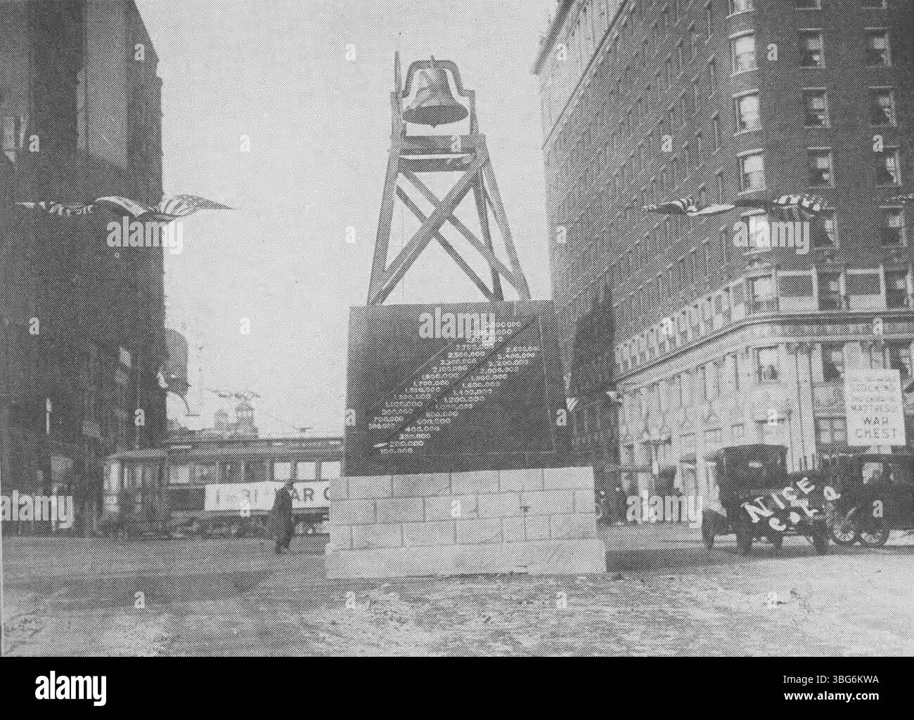 Die 1918er war Chest Glocke, die während der Columbus Community war Service Kampagne verwendet wurde, symbolisierte die Spendenaktion, mit der über 3.300.000 US-Dollar gesammelt wurden, um die Bedürfnisse des Ersten Weltkriegs zu unterstützen. Die Kampagne lief vom 5. Bis 9. Februar 1918 und die Glocke zeigte eine visuelle Erinnerung an den gespendeten Betrag. Stockfoto