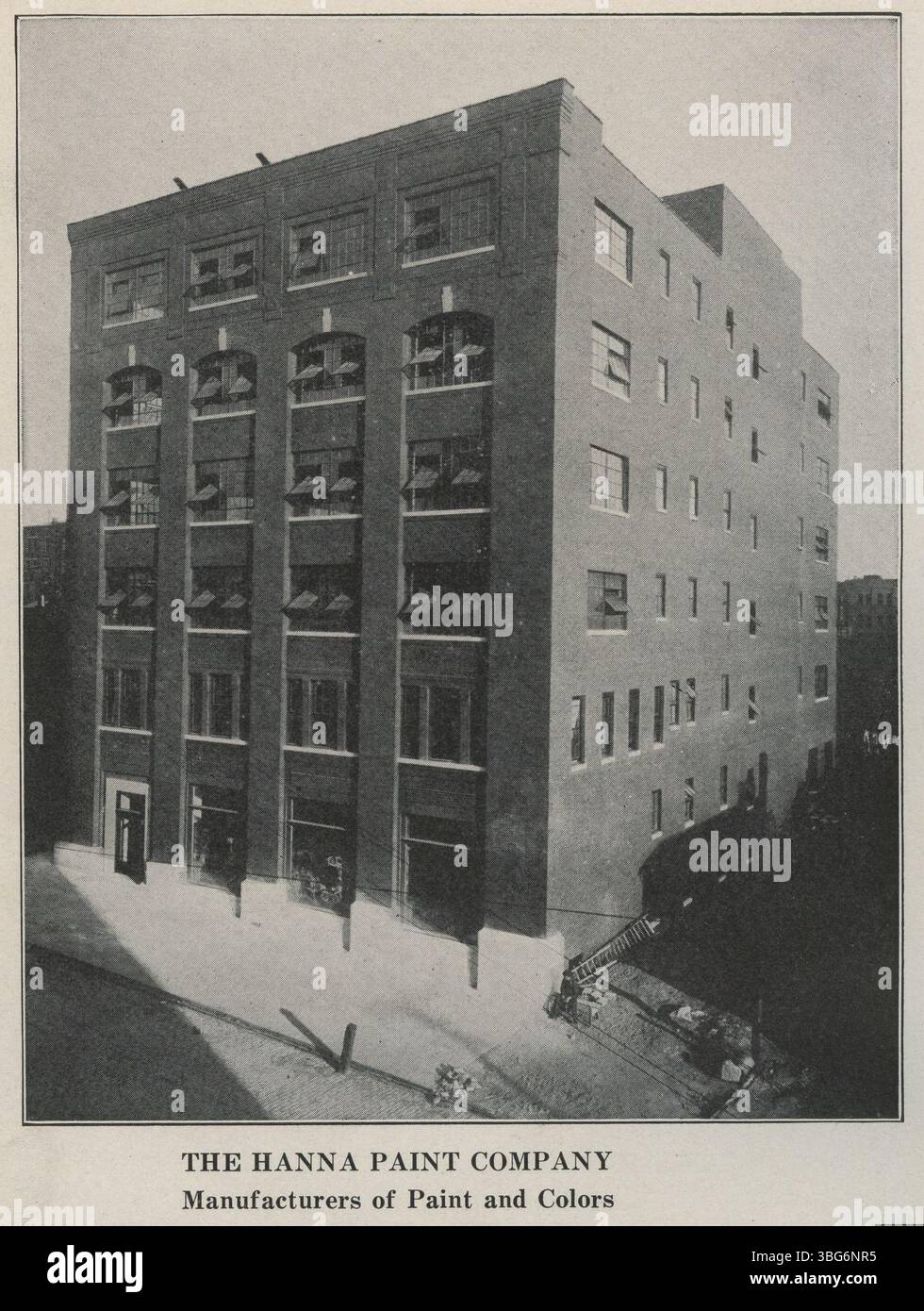 Das Gebäude der Hanna Paint Company, das 1915 fotografiert wurde, war ein prominentes Unternehmen in der Farb- und Farbindustrie. Das Unternehmen belieferte die mittleren und südlichen Vereinigten Staaten und vertrieb Farben für verschiedene Branchen und Anwendungen. Stockfoto