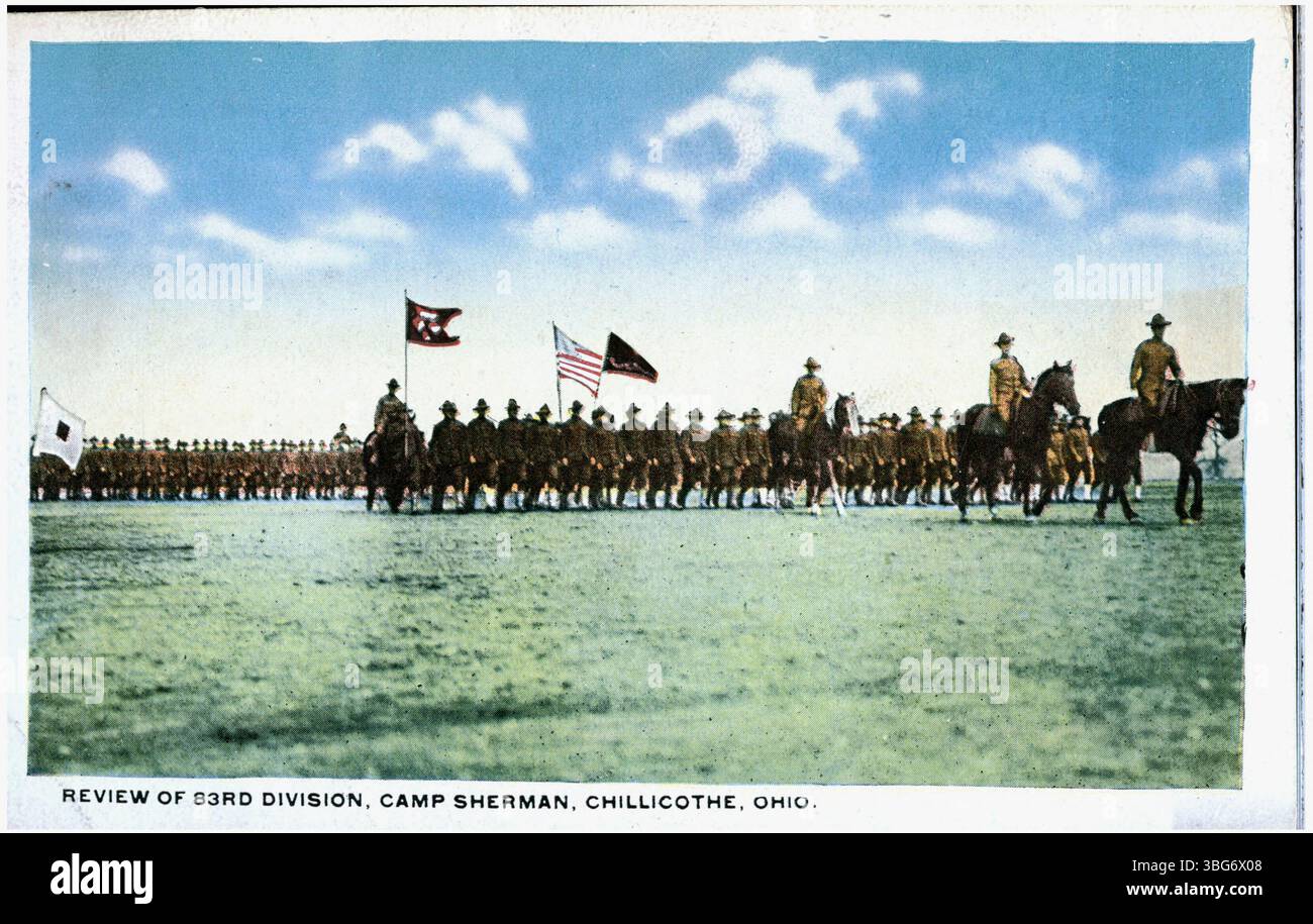 Die 83. Division wird im Camp Sherman in Chillicothe, Ohio, gezeigt. Dieses historische Bild zeigt die militärische Inspektion während der Ausbildung der Division zur Vorbereitung des Dienstes während des Ersten Weltkriegs Stockfoto
