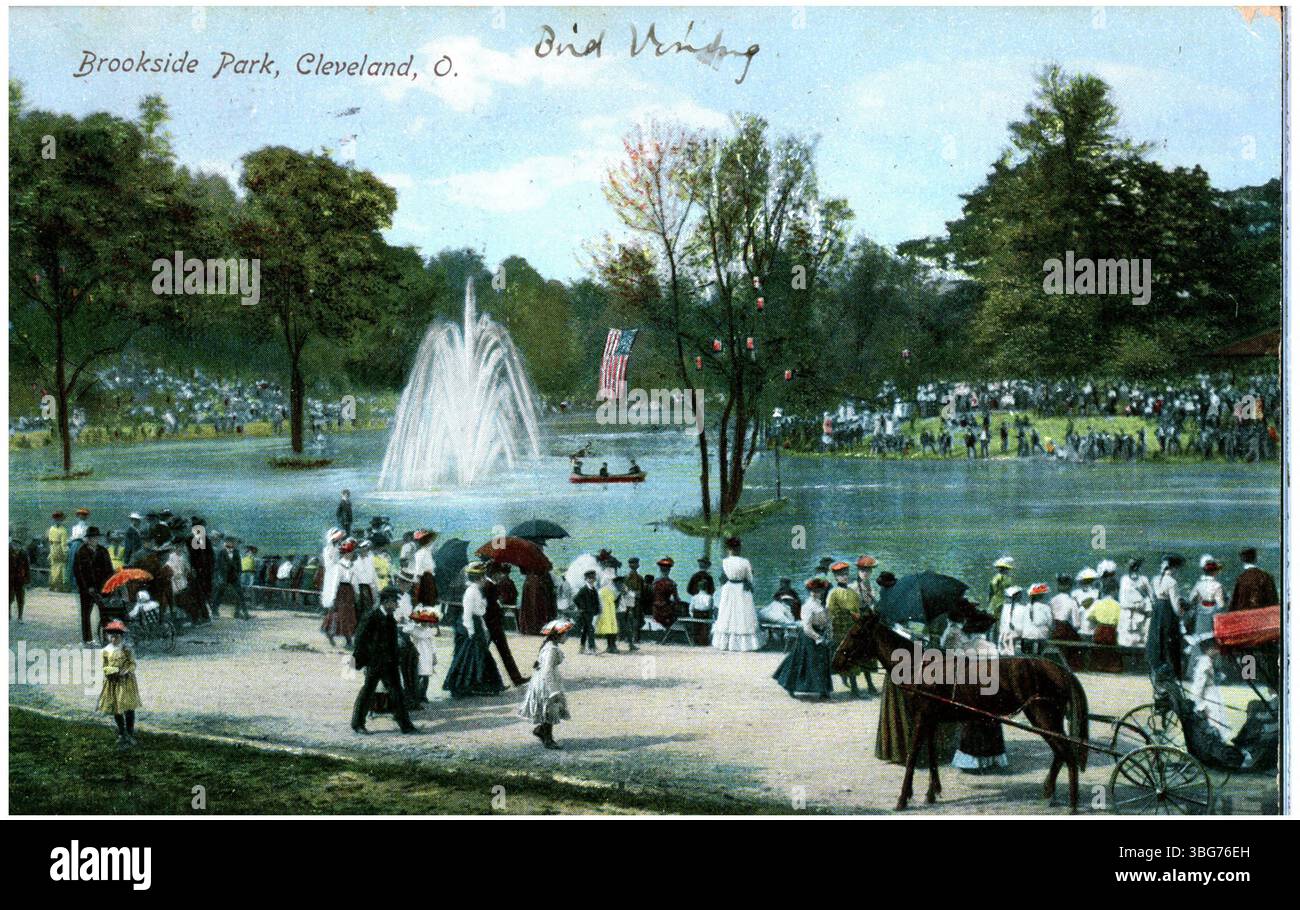 Im Brookside Park in Cleveland, Ohio, befinden sich ein See und ein Brunnen, die auf diesem Foto von 1907 aufgenommen wurden. Der Park ist seit langem ein Ort für Erholung und Freizeit in der Gegend. Stockfoto