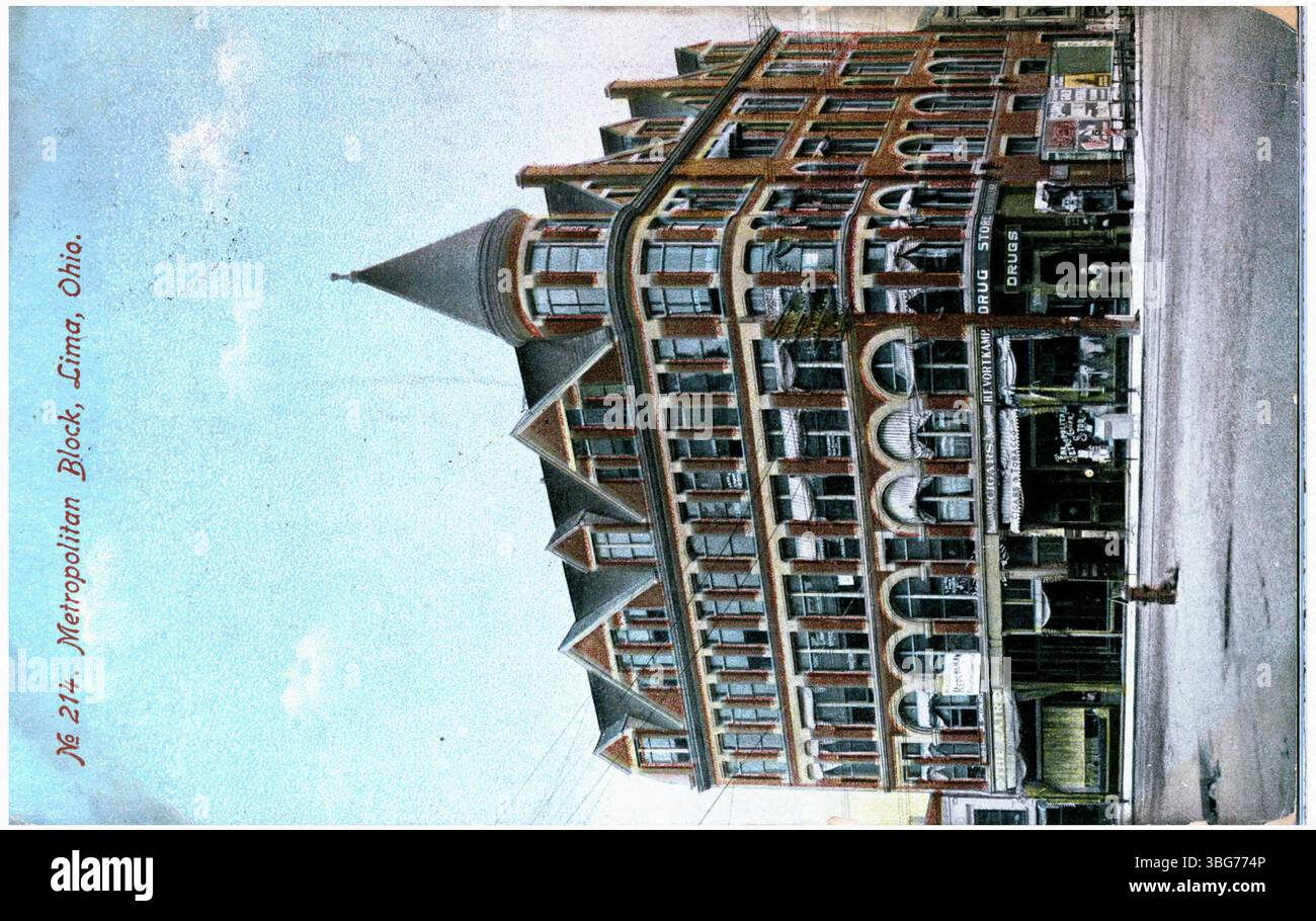 Dieser Farbdruck zeigt den Metropolitan Block in Lima, Ohio, ein großes fünfstöckiges Bürogebäude aus Backstein. Es beherbergt den Metropolitan Cigar Store, den H.F. Vortkamp Drug Store und das Republican Party HQ im zweiten Stock. Stockfoto