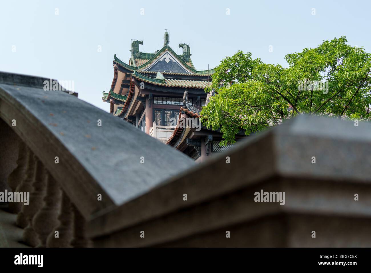 Flacher Blick auf das Dach im chinesischen Stil Stockfoto