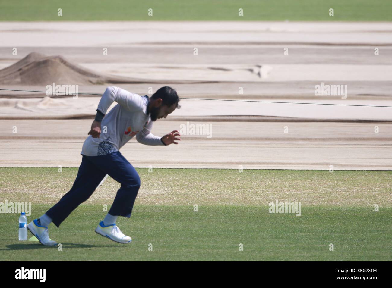 Mushfiqur Rahim als Bangladesch-Team nimmt am 2. Oktober im Zahur Ahmed Chowdhury Stadium (ZACS) in Sagorika, Chattogram, Bangladesch Teil Stockfoto