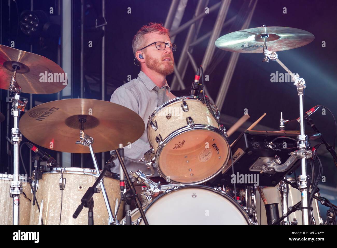 Wrigglesworth von Public Service Broadcasting tritt beim Wychwood Festival in Cheltenham, Großbritannien auf. 31. Mai 2025 Stockfoto