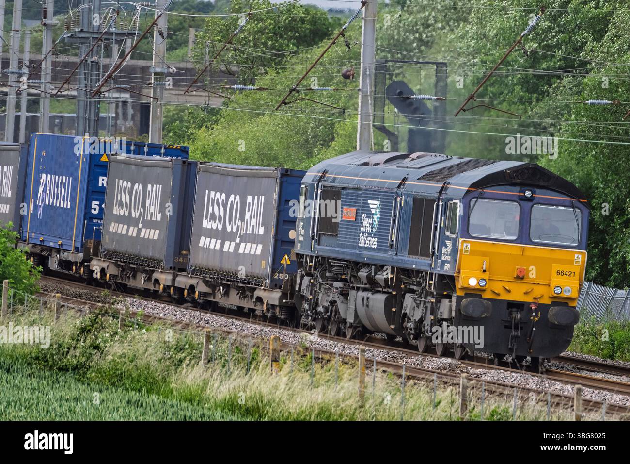 Direct Rail Services Class 66 Diesellokomotive Gresty Bridge TMG auf der Hauptstrecke der Westküste. Stockfoto