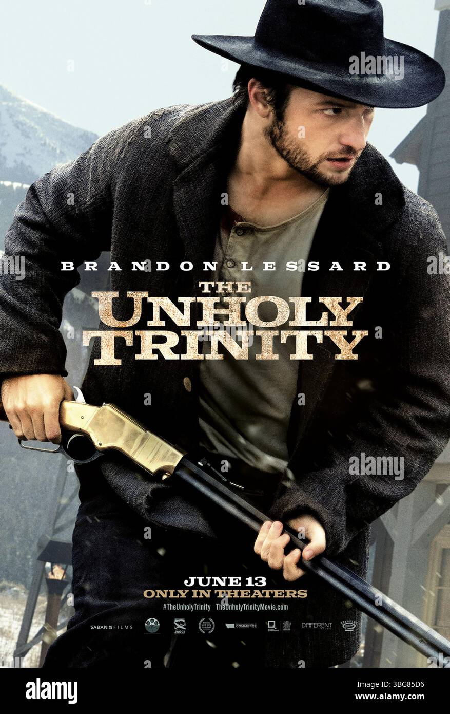 The UnHoly Trinity (2025) von Richard Gray mit Brandon Lessard als Henry Broadway. Am Vorabend seiner Hinrichtung erhält Henry Broadway eine letzte Mission seines Vaters: Die Jagd nach dem Mann, der ihn verarscht hat, und bringt ihn auf einen gefährlichen Pfad der Rache und Erlösung in der Wildnis von Montana. NUR FÜR REDAKTIONELLE ZWECKE des Posters mit US-Schriftzeichen. Quelle: BFA / Saban Films Stockfoto