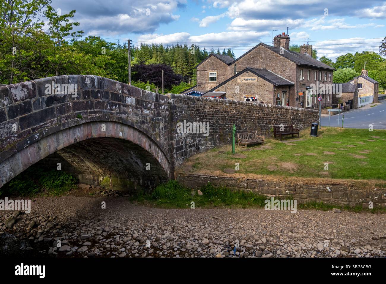 Dunsop Bridge ist ein Dorf in der Gemeinde Bowland Forest High im Stadtteil Ribble Valley, Lancashire, England. Stockfoto