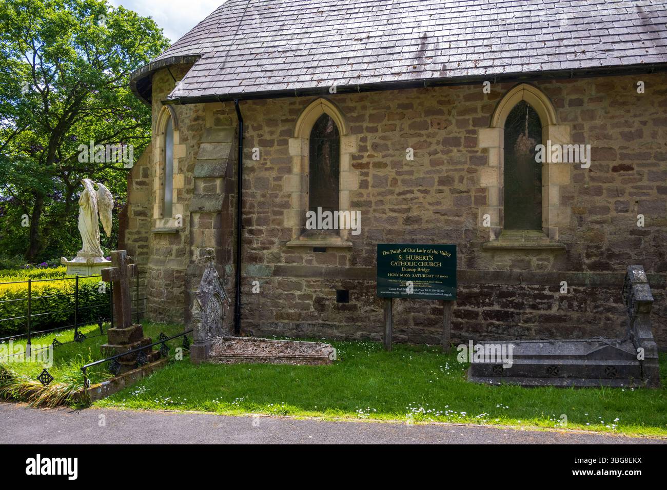 Die Pfarrei Our Lady of the Valley St. Hubert's Catholic Church Dunsop Bridge im Stadtteil Ribble Valley, Lancashire, England, Stockfoto