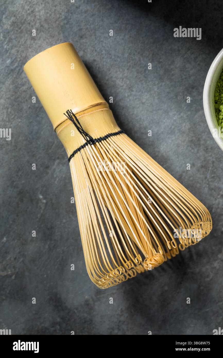 Teebesen aus Bambus Matcha aus Holz, gebrauchsfertig Stockfoto