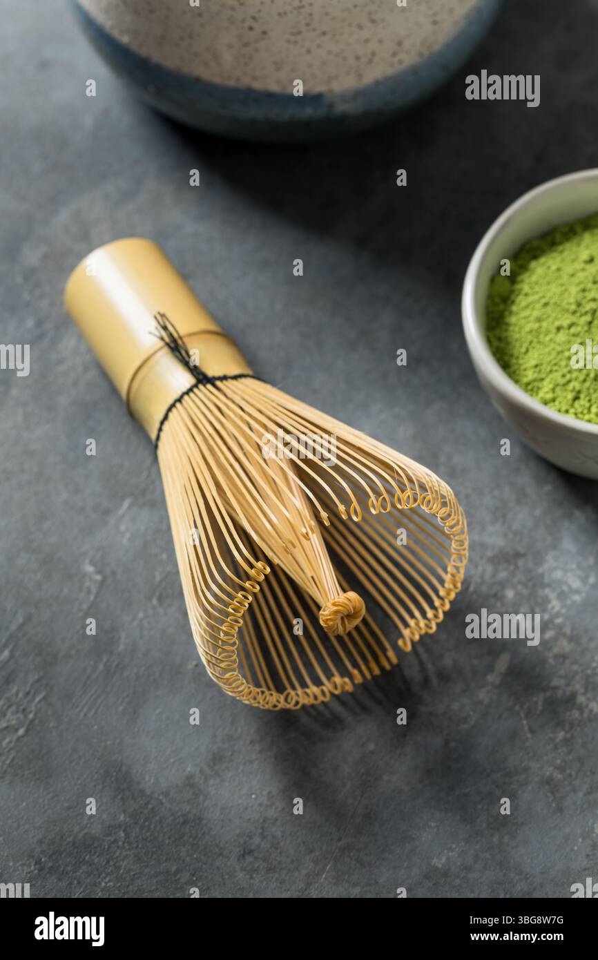 Teebesen aus Bambus Matcha aus Holz, gebrauchsfertig Stockfoto