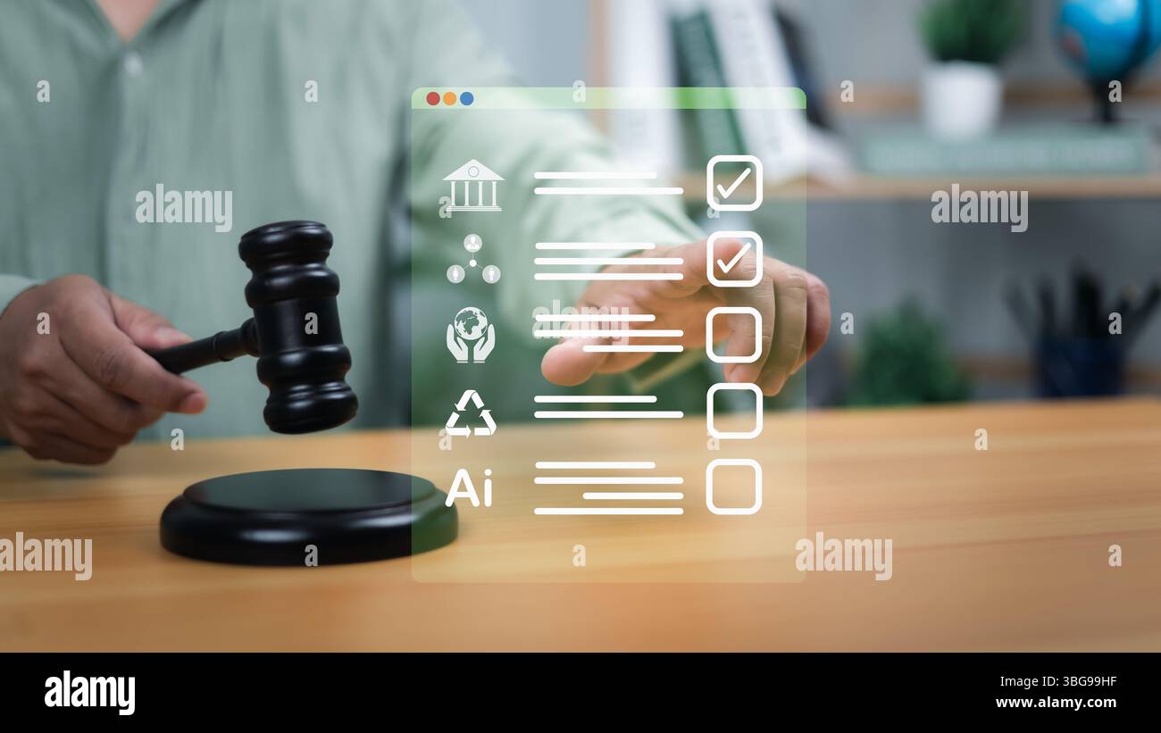 Umweltrecht und Regulierungskonzept für CO2-Kredite mit grünem Globus, Hamel und umweltfreundlichen Symbolen, die Nachhaltigkeit und Umweltbewusstsein repräsentieren Stockfoto