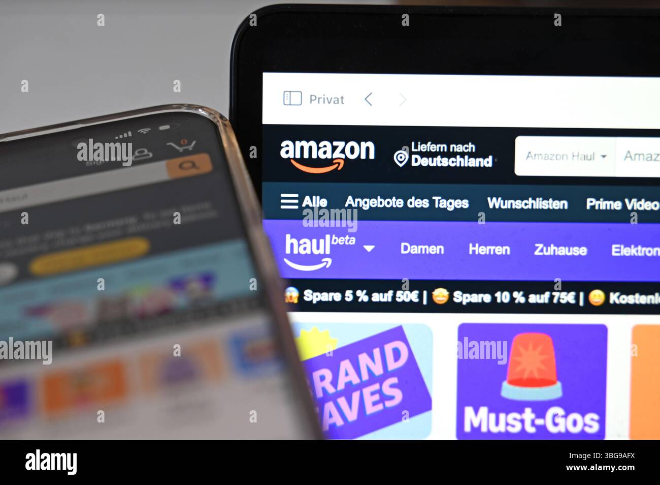 Leipzig, Deutschland. Juni 2025. Die Benutzeroberfläche des US-Portals Amazon Haul ist auf einem Laptop in Deutschland zu sehen. (Zu dpa „Amazon startet Schnäppchenportal auch in Deutschland“) Credit: ELISA Schu/dpa/Alamy Live News Stockfoto