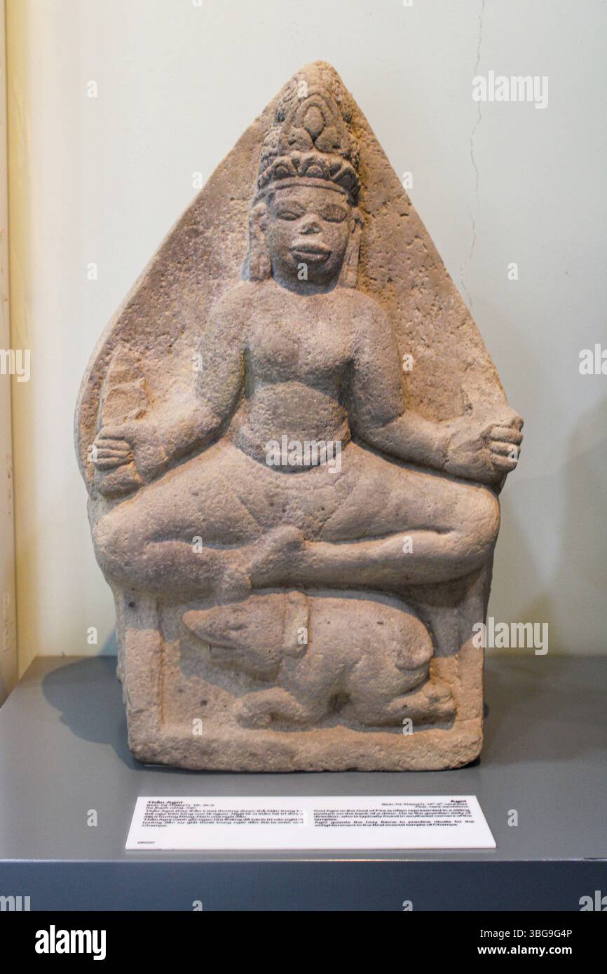 Vietnam, Hue. Hue Museum of Royal Antiquities. Agni. Binh-Tri-Thien 10. Jahrhundert. Feiner, harter Sandstein. Gott Agni oder der Gott des Feuers ist oft represent Stockfoto