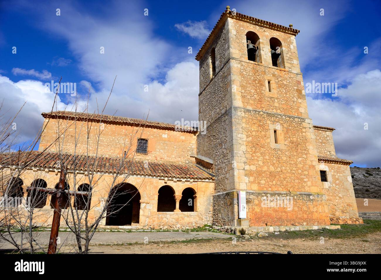 Romanische Kirche San Miguel Arcangel in Andaluz, Soria, Spanien Stockfoto
