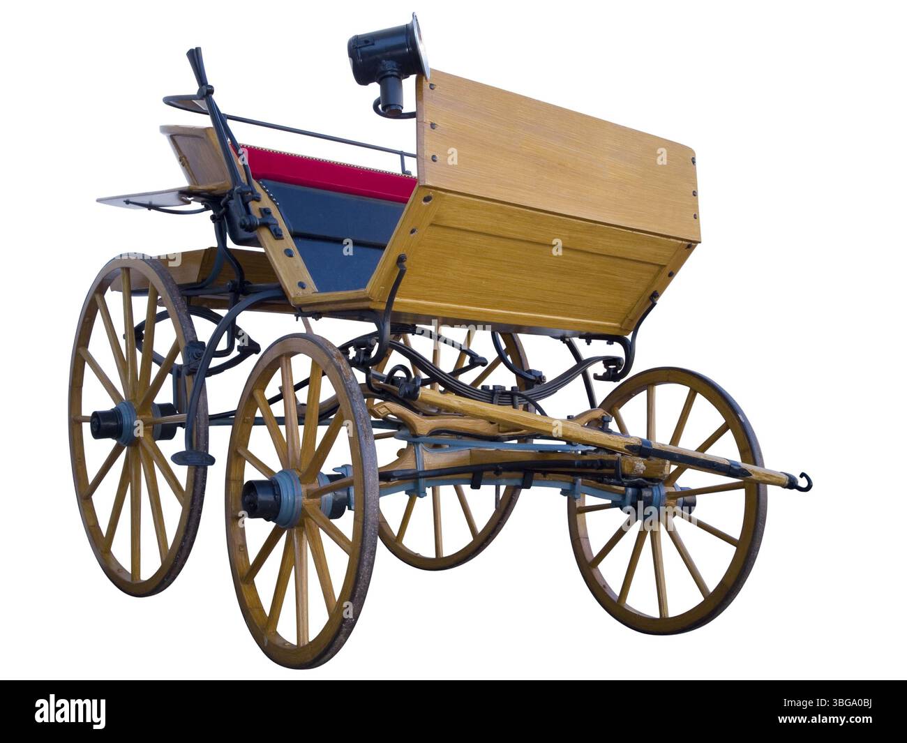 Allgemeine Ansicht einer offenen historischen Kutsche aus dem Passeiertal 1795 in Südtirol/Italien vor weißem Hintergrund in Halbseitenansicht von vorne Stockfoto