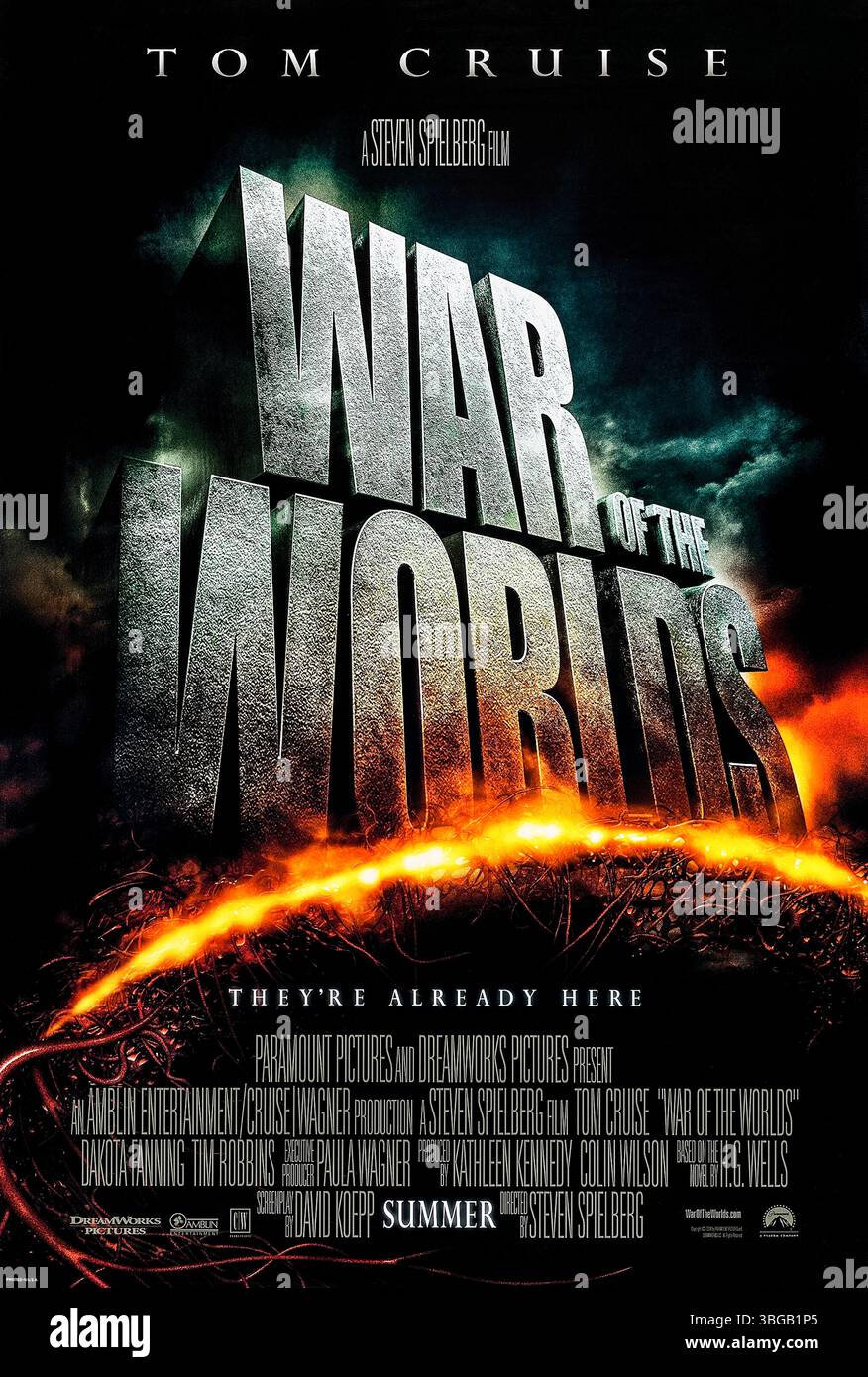 War of the Worlds (2005) von Steven Spielberg mit Tom Cruise, Dakota Fanning und Tim Robbins. Ein gewöhnlicher Mann muss seine Kinder beschützen, während die Erde während einer schrecklichen Alien-Invasion vernichtet wird. Foto eines Original-US-Advance-Posters NUR ZUR REDAKTIONELLEN VERWENDUNG. Quelle: BFA / Paramount Pictures Stockfoto