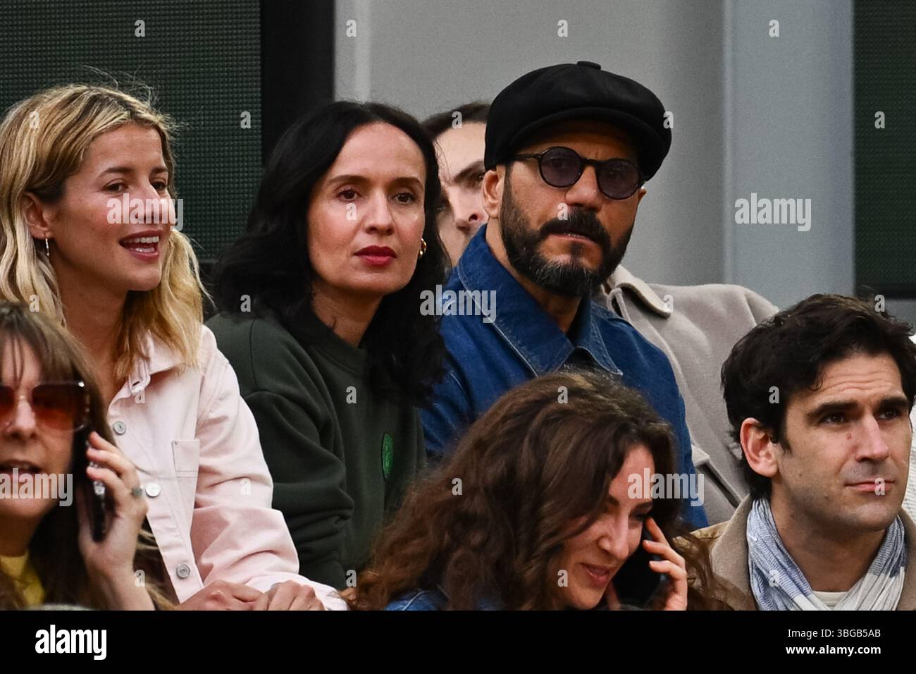 Paris, Frankreich. Juni 2025. Roland Garros 2025: Schauspielerin Amelle Chahbi beim Viertelfinale des Grand Slam Turniers zwischen Novak Djokovic (SRB) und Alexander Zverev (GER), am 4. Juni 2025 in Paris, im Roland-Garros Stadion, - 04/06/2025 - France/Ile-de-France (Region)/Paris - Julien Mattia/Le Pictorium Credit: Le PICTORIUM/Alamy Live News Stockfoto