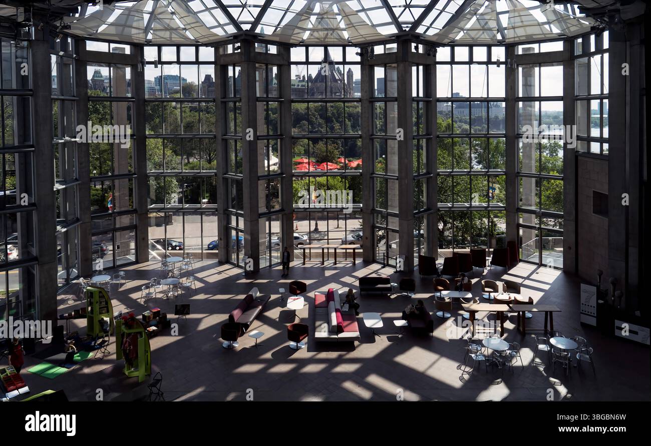 Die Parlamentsgebäude Kanadas von der Kuppel der National Art Gallery in Ottawa aus gesehen Stockfoto