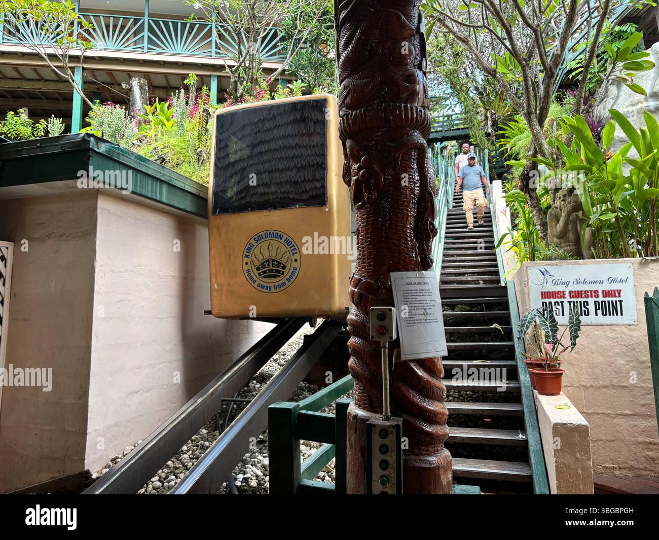 Seilbahn für Gäste zu den Zimmern, King Solomon Hotel, Honiara, Solomon Inseln. Kein MR oder PR Stockfoto