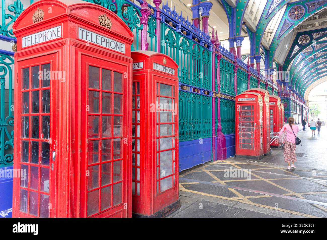 Telefonzellen im Smithfield Market, West Smithfield, City of London, Greater London, England, Vereinigtes Königreich Stockfoto