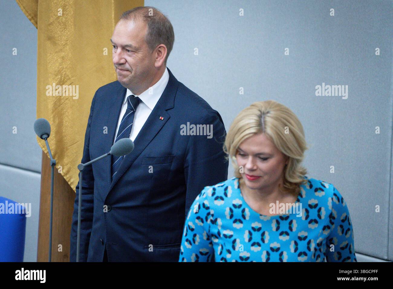 Deutscher Bundestag, 10. Plenarsitzung Julia Kloeckner die Praesidentin des Deutschen Bundestages, Bundestagspraesidentin nach Eidesleistung des Wehrbeauftragten Henning Otte bei der 10. Sitzung des Deutschen Bundestages in Berlin, 05.06.2025 Berlin Berlin Deutschland *** Deutscher Bundestag, 10 Plenarsitzung Julia Kloeckner die Präsidentin des Deutschen Bundestages, Bundestagspräsidentin nach Eid des Parlamentsbeauftragten für die Streitkräfte Henning Otte auf der 10 Sitzung des Deutschen Bundestages in Berlin, 05 06 2025 Berlin Berlin Deutschland Stockfoto