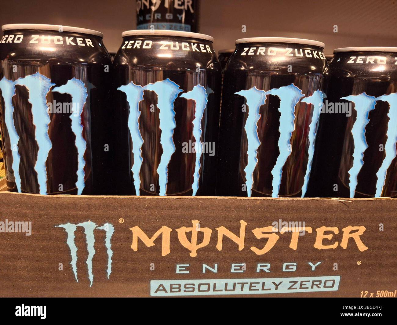 Stockbilder 03/2025 Monster Energy Dosen Hamburg Hamburg Deutschland *** Stockfotos 03 2025 Monster Energy Dosen Hamburg Hamburg Deutschland Copyright: XLobeca/RalfxHomburgx Stockfoto